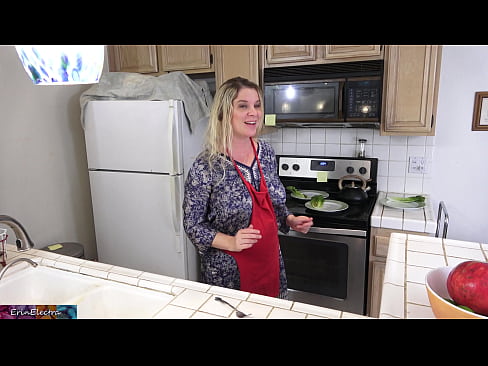 ❤️ Belle-mère qui le traie dans la cuisine avant son rendez-vous. ❤ Vidéo de baise at porn fr.passenger33.ru ️❤
